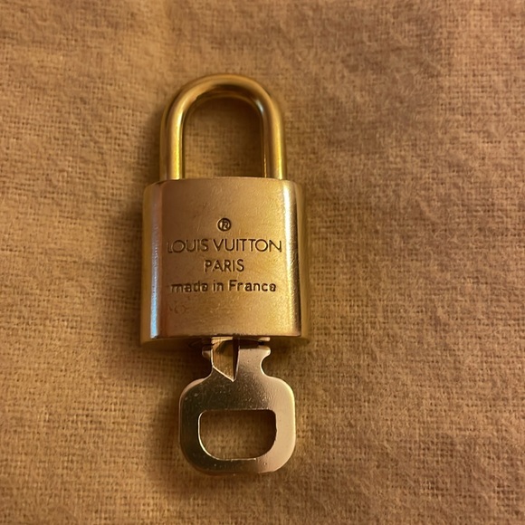 Louis Vuitton Lock and Key - Picture 2 of 6